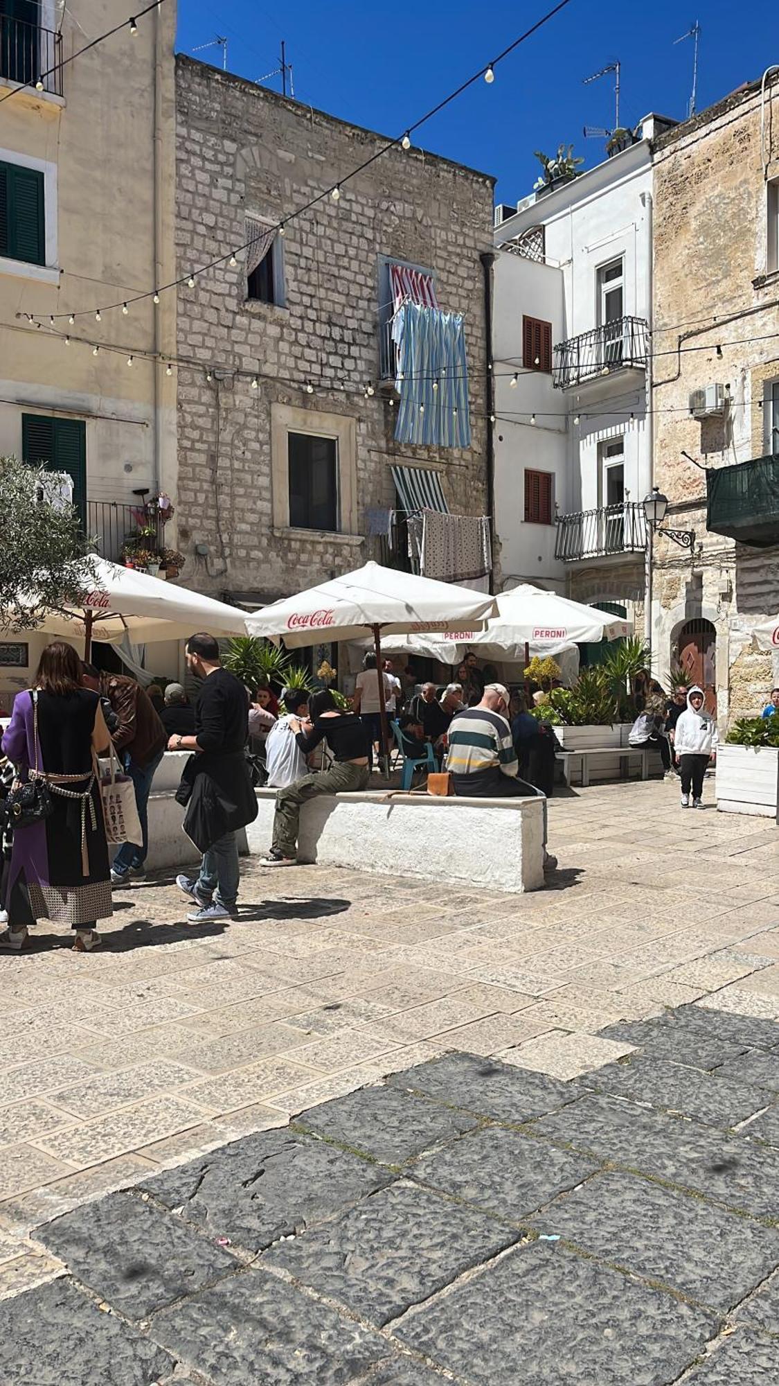 Piazzetta Degli Innamorati Bari Bagian luar foto